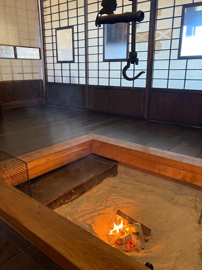 囲炉裏の炎